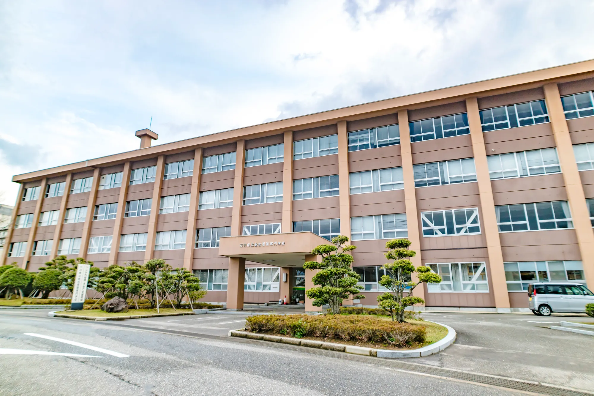 新大阪歯科衛生士専門学校